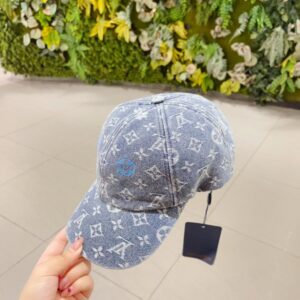【AT1651】LVの新しい刺繍入りアルファベットベースボールキャップ。クラシックなロゴデザインで、決して時代遅れにならないファッションアイテムです。SNSインフルエンサーもおすすめするおしゃれな小物🤪
