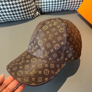 【AT1661】ボックスと布袋のセット、LV（ルイ・ヴィトン）の新作オリジナル野球帽、七色の刺繍、帆布と上質な牛革素材、純綿の裏地、軽くて通気性のある！クオリティーは素晴らしいです、ベースの頭囲は56センチ、ベルクロで調整可能です。