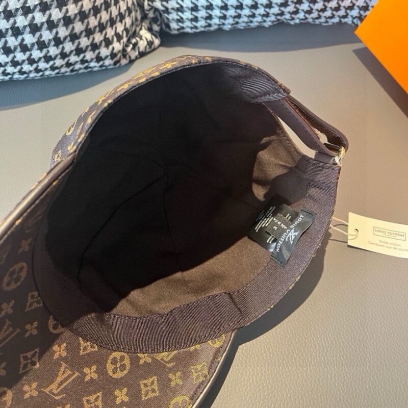 【AT1661】ボックスと布袋のセット、LV（ルイ・ヴィトン）の新作オリジナル野球帽、七色の刺繍、帆布と上質な牛革素材、純綿の裏地、軽くて通気性のある！クオリティーは素晴らしいです、ベースの頭囲は56センチ、ベルクロで調整可能です。