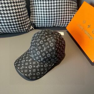 【AT1662】ボックスと布袋付き、LVルイヴィトンの新しいベースボールキャップ、七彩提花、帆布素材+頭皮牛革、純綿裏地、軽く透ける！質感抜群、基本的な頭囲は56、パッチ調整可能です。