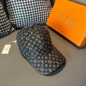 【AT1662】ボックスと布袋付き、LVルイヴィトンの新しいベースボールキャップ、七彩提花、帆布素材+頭皮牛革、純綿裏地、軽く透ける！質感抜群、基本的な頭囲は56、パッチ調整可能です。