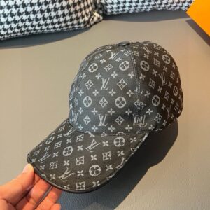 【AT1662】ボックスと布袋付き、LVルイヴィトンの新しいベースボールキャップ、七彩提花、帆布素材+頭皮牛革、純綿裏地、軽く透ける！質感抜群、基本的な頭囲は56、パッチ調整可能です。