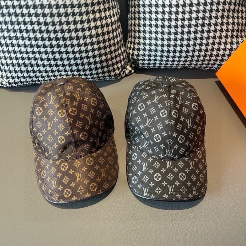 【AT1662】ボックスと布袋付き、LVルイヴィトンの新しいベースボールキャップ、七彩提花、帆布素材+頭皮牛革、純綿裏地、軽く透ける！質感抜群、基本的な頭囲は56、パッチ調整可能です。
