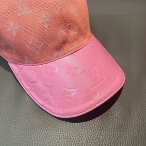 【AT1663】ボックスと布袋付き、LV（ルイ・ヴィトン）の新しいオリジナル野球帽。革が押し花され、デニムの生地で、細部まで細かい仕上がりで、質が素晴らしいです。基本のサイズは56で、パッチで調整可能です。