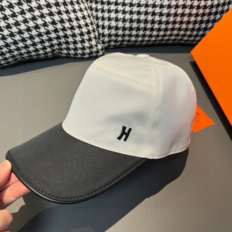【AT1670】新作品出荷。箱入り布袋が付いています。HERMÈS(エルメス)の最新オリジナル野球帽、ツートンH、通気性のあるキャンバス生地+上質な牛革、工場製精鋼調節バックル、細かい仕上げ、ファッションで格好良いクオリティが抜群！