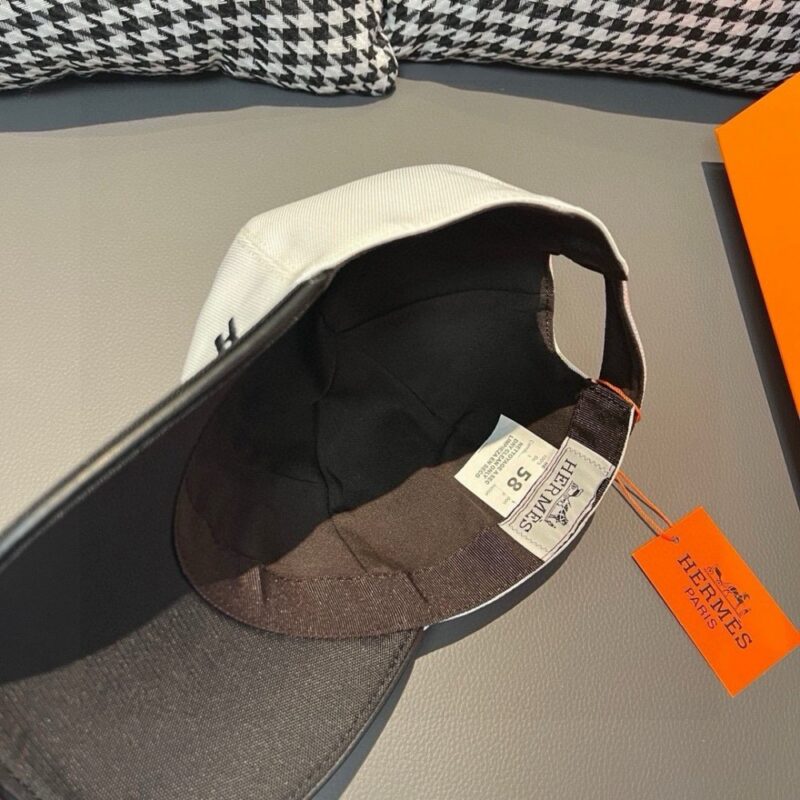 【AT1670】新作品出荷。箱入り布袋が付いています。HERMÈS(エルメス)の最新オリジナル野球帽、ツートンH、通気性のあるキャンバス生地+上質な牛革、工場製精鋼調節バックル、細かい仕上げ、ファッションで格好良いクオリティが抜群！