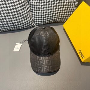 【AT1671】ボックスと布袋のセット、Fendi（フェンディ）のクラシックなオリジナルバットボールキャップ、ダブルFの刺繍、定番人気商品で口コミも抜群です。刺繍サテン生地+最上級牛革で軽量かつ通気性が抜群！質は最高で、基本的な頭囲は56cmで、パッチで調整可能です。売れ筋商品です！