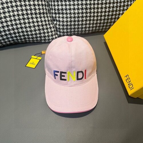 【AT1672】新製品が出荷されました。ボックスと布バッグが付属しています。Fendi（フェンディ）の新しいベースボールキャップ、FENDIのカラフルな刺繍、店頭で人気の商品です。キャンバス素材+最高級牛革、純綿裏地、軽く通気性があります！品質は素晴らしく、基本的な頭囲は56で、パッチが調節可能です！