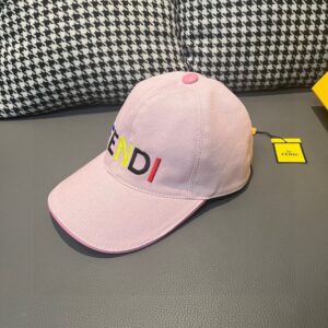 【AT1672】新製品が出荷されました。ボックスと布バッグが付属しています。Fendi（フェンディ）の新しいベースボールキャップ、FENDIのカラフルな刺繍、店頭で人気の商品です。キャンバス素材+最高級牛革、純綿裏地、軽く通気性があります！品質は素晴らしく、基本的な頭囲は56で、パッチが調節可能です！