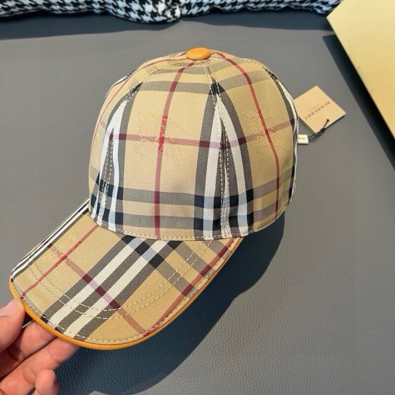 【AT1676】爆発的な商品が再入荷！ボックスと布袋が付いたBurberry（バーバリー）のオリジナル野球帽、店舗で人気の商品、暗い柄のナイト、キャンバス生地、純綿の裏地、軽くて通気性がある。完璧なシルエット、格子状の精度があり、最上位の革で作られた調整バックルが付いています。男女兼用。