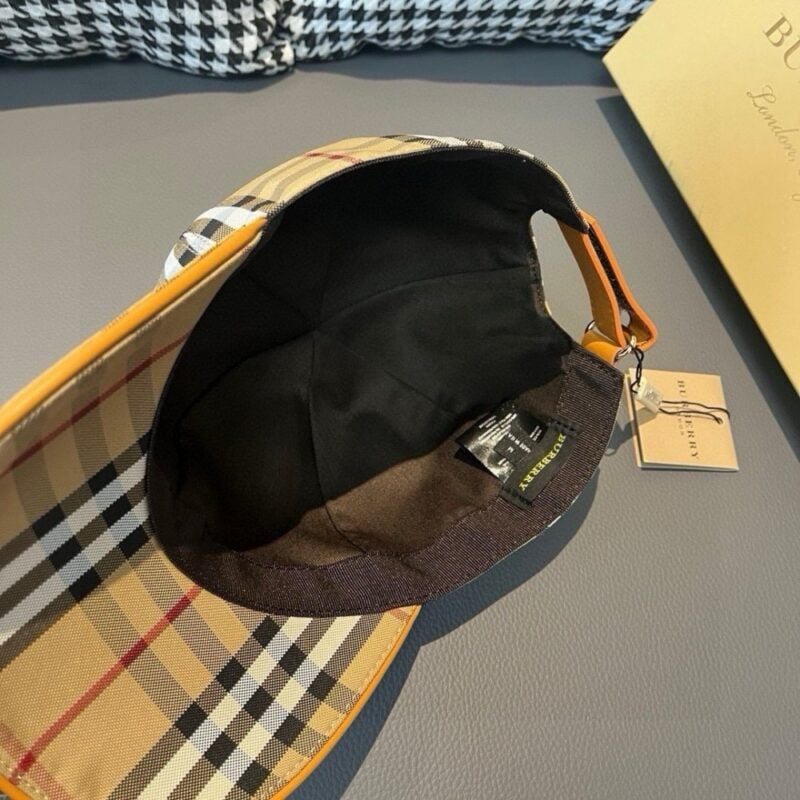 【AT1676】爆発的な商品が再入荷！ボックスと布袋が付いたBurberry（バーバリー）のオリジナル野球帽、店舗で人気の商品、暗い柄のナイト、キャンバス生地、純綿の裏地、軽くて通気性がある。完璧なシルエット、格子状の精度があり、最上位の革で作られた調整バックルが付いています。男女兼用。