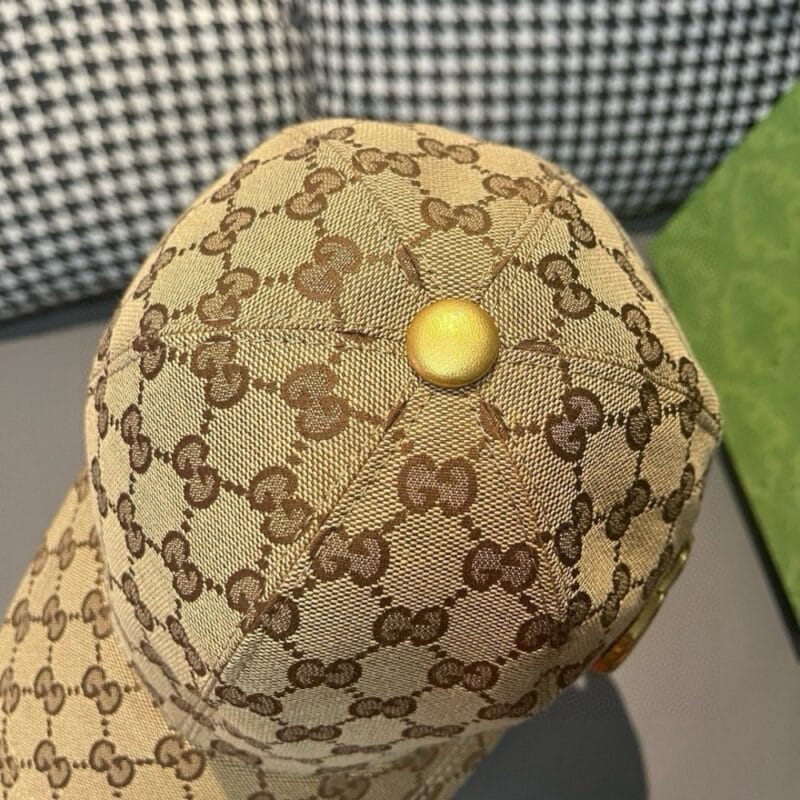 【AT1680】包装布袋つき、Gucci(グッチ)の新作オリジナル野球帽、メタルダブルG、店内最新作、帆布素材+上質な牛革！質は抜群で、基本的なヘッドサイズ56、パッチ調節可能。