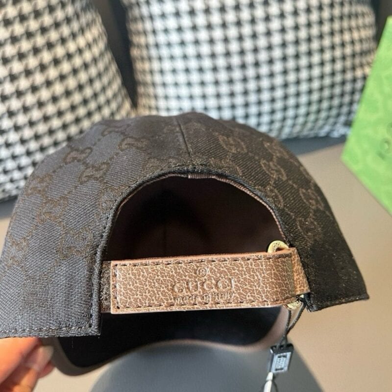 【AT1683】パッケージング用の布袋が付いています。Gucci（グッチ）の新しいモデルのオリジナルキャップ、メタルのダブルG、最新のカウンターデザイン、キャンバス素材+最上級の牛革を使用、工場の品質！質感は最高で、基本的なヘッドサイズは56、ベルクロで調節可能です。