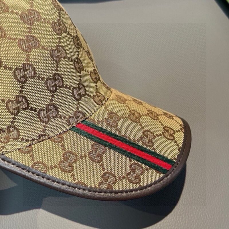 【AT1687】包装バッグ付き、Gucci（グッチ）のクラシックなオリジナル野球帽、縦縞のリボン、キャンバス生地+上質な牛革、本革のパイピングがかっこよくおしゃれ、代購が人気、男性女性どちらでも使える汎用モデル、質は超すばらしい！基本的な頭囲は56、ベルクロで調節可能です。