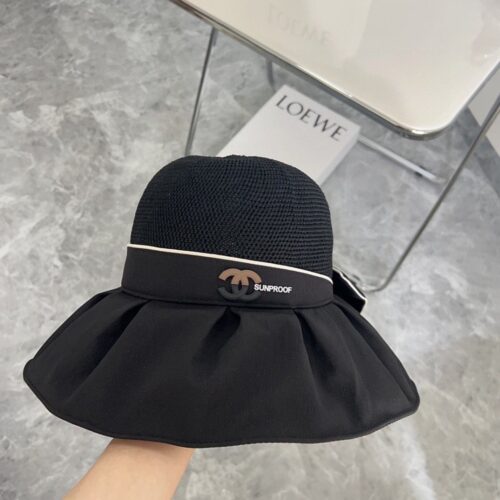 【AT1692】【CHANELシャネル】2024年の新作ブラックラバーウィーブフィッシャーマンハット専用の防塵バッグ付き。大きなつばでコーディネートしやすく、閉じた目で手に入る一つ。