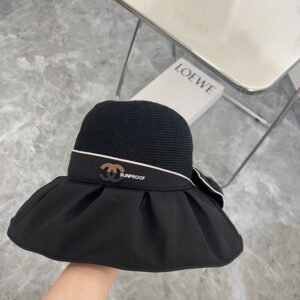 【AT1692】【CHANELシャネル】2024年の新作ブラックラバーウィーブフィッシャーマンハット専用の防塵バッグ付き。大きなつばでコーディネートしやすく、閉じた目で手に入る一つ。