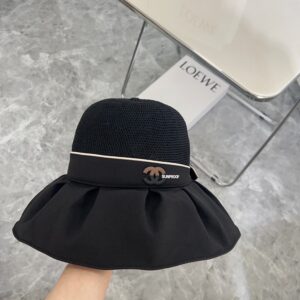 【AT1692】【CHANELシャネル】2024年の新作ブラックラバーウィーブフィッシャーマンハット専用の防塵バッグ付き。大きなつばでコーディネートしやすく、閉じた目で手に入る一つ。