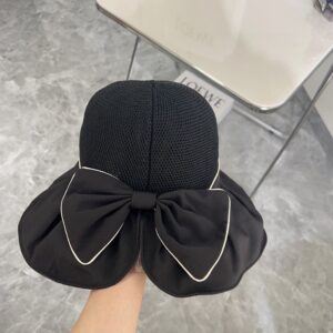 【AT1692】【CHANELシャネル】2024年の新作ブラックラバーウィーブフィッシャーマンハット専用の防塵バッグ付き。大きなつばでコーディネートしやすく、閉じた目で手に入る一つ。
