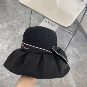 【AT1692】【CHANELシャネル】2024年の新作ブラックラバーウィーブフィッシャーマンハット専用の防塵バッグ付き。大きなつばでコーディネートしやすく、閉じた目で手に入る一つ。