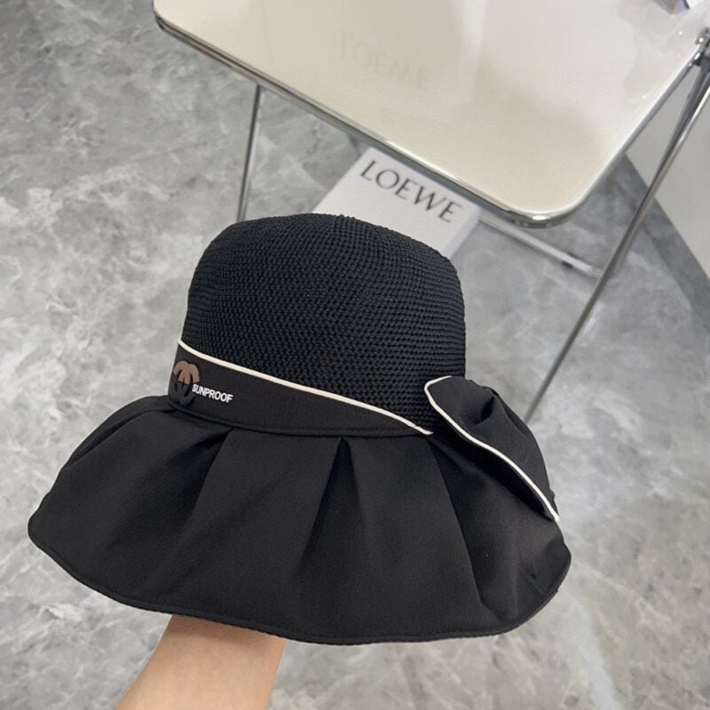 【AT1692】【CHANELシャネル】2024年の新作ブラックラバーウィーブフィッシャーマンハット専用の防塵バッグ付き。大きなつばでコーディネートしやすく、閉じた目で手に入る一つ。