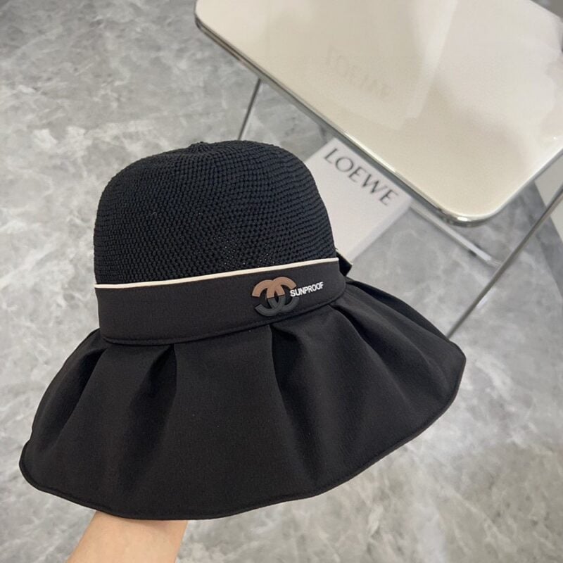【AT1692】【CHANELシャネル】2024年の新作ブラックラバーウィーブフィッシャーマンハット専用の防塵バッグ付き。大きなつばでコーディネートしやすく、閉じた目で手に入る一つ。