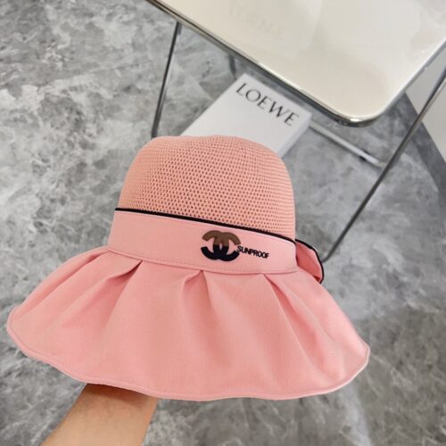 【AT1693】【CHANELシャネル】2024年新作のブラックビニール編み漁師帽には防塵袋が付属しています。大きなつばでコーディネートしやすく、目を閉じても手に入る一着です。