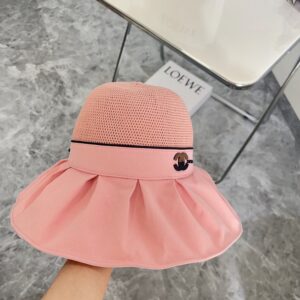 【AT1693】【CHANELシャネル】2024年新作のブラックビニール編み漁師帽には防塵袋が付属しています。大きなつばでコーディネートしやすく、目を閉じても手に入る一着です。