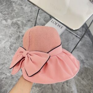 【AT1693】【CHANELシャネル】2024年新作のブラックビニール編み漁師帽には防塵袋が付属しています。大きなつばでコーディネートしやすく、目を閉じても手に入る一着です。