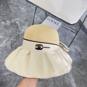 【AT1695】【CHANELシャネル】2024新作の黒いビニール編み漁師帽には防塵袋が付属しています。大きなつばがとても合わせやすく、これは目を閉じても選べるおすすめアイテムです。