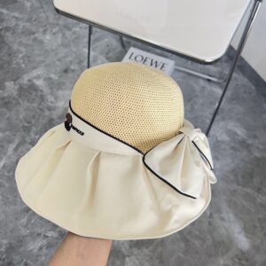 【AT1695】【CHANELシャネル】2024新作の黒いビニール編み漁師帽には防塵袋が付属しています。大きなつばがとても合わせやすく、これは目を閉じても選べるおすすめアイテムです。