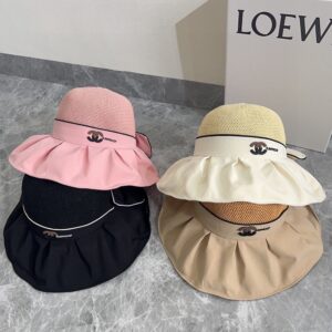 【AT1695】【CHANELシャネル】2024新作の黒いビニール編み漁師帽には防塵袋が付属しています。大きなつばがとても合わせやすく、これは目を閉じても選べるおすすめアイテムです。
