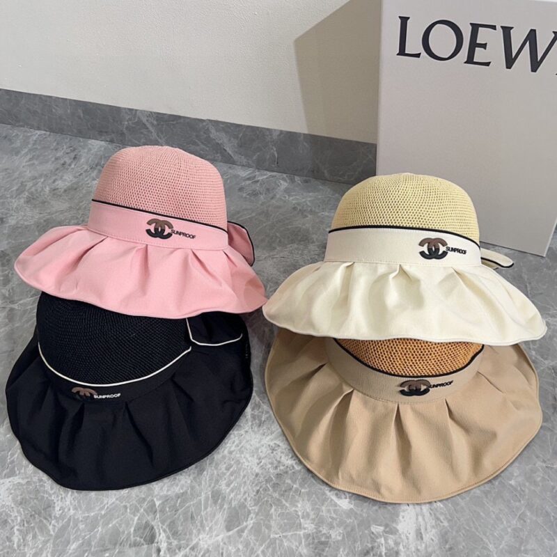 【AT1695】【CHANELシャネル】2024新作の黒いビニール編み漁師帽には防塵袋が付属しています。大きなつばがとても合わせやすく、これは目を閉じても選べるおすすめアイテムです。