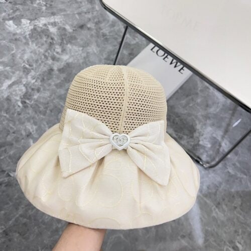 【AT1696】💛防塵袋付き【CHANELシャネル】2024新作 ワイドつば 折りたたみ可能な日よけフィッシャーハット ～ シンプルで洗練された🔅シャネル風の日よけ効果抜群、自由に折りたたんでも形が崩れない