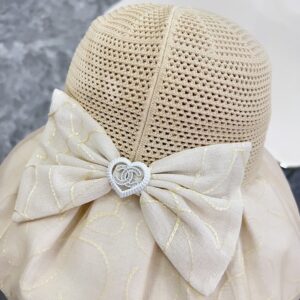 【AT1696】💛防塵袋付き【CHANELシャネル】2024新作 ワイドつば 折りたたみ可能な日よけフィッシャーハット ～ シンプルで洗練された🔅シャネル風の日よけ効果抜群、自由に折りたたんでも形が崩れない