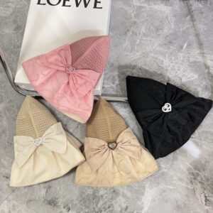【AT1696】💛防塵袋付き【CHANELシャネル】2024新作 ワイドつば 折りたたみ可能な日よけフィッシャーハット ～ シンプルで洗練された🔅シャネル風の日よけ効果抜群、自由に折りたたんでも形が崩れない