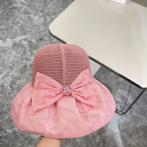 【AT1697】CHANEL（シャネル）の2024新作の大きなつばと折りたたみ式の日よけフィッシャーハット~シンプルで洗練された🔅小香風の日よけ効果は抜群で、適当に折りたたんでも形が崩れません。