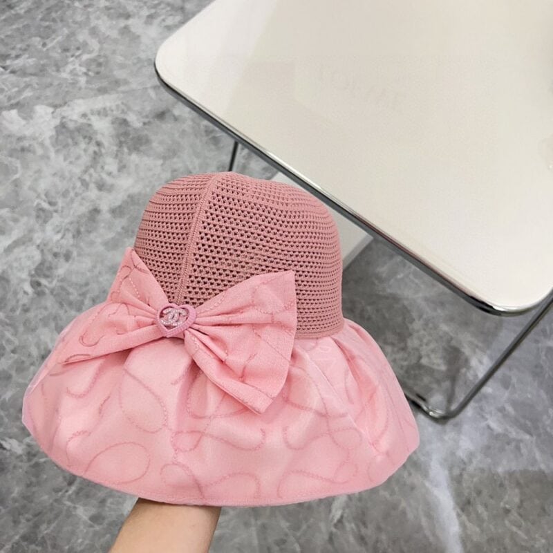 【AT1697】CHANEL（シャネル）の2024新作の大きなつばと折りたたみ式の日よけフィッシャーハット~シンプルで洗練された🔅小香風の日よけ効果は抜群で、適当に折りたたんでも形が崩れません。