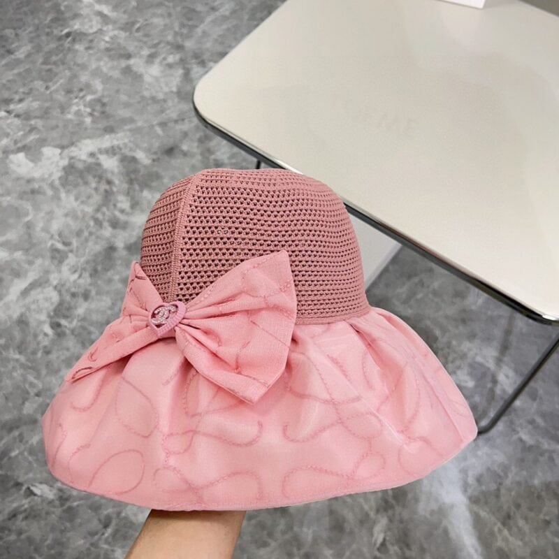 【AT1697】CHANEL（シャネル）の2024新作の大きなつばと折りたたみ式の日よけフィッシャーハット~シンプルで洗練された🔅小香風の日よけ効果は抜群で、適当に折りたたんでも形が崩れません。