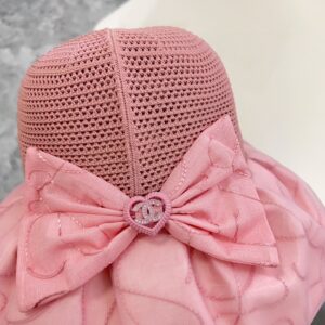 【AT1697】CHANEL（シャネル）の2024新作の大きなつばと折りたたみ式の日よけフィッシャーハット~シンプルで洗練された🔅小香風の日よけ効果は抜群で、適当に折りたたんでも形が崩れません。