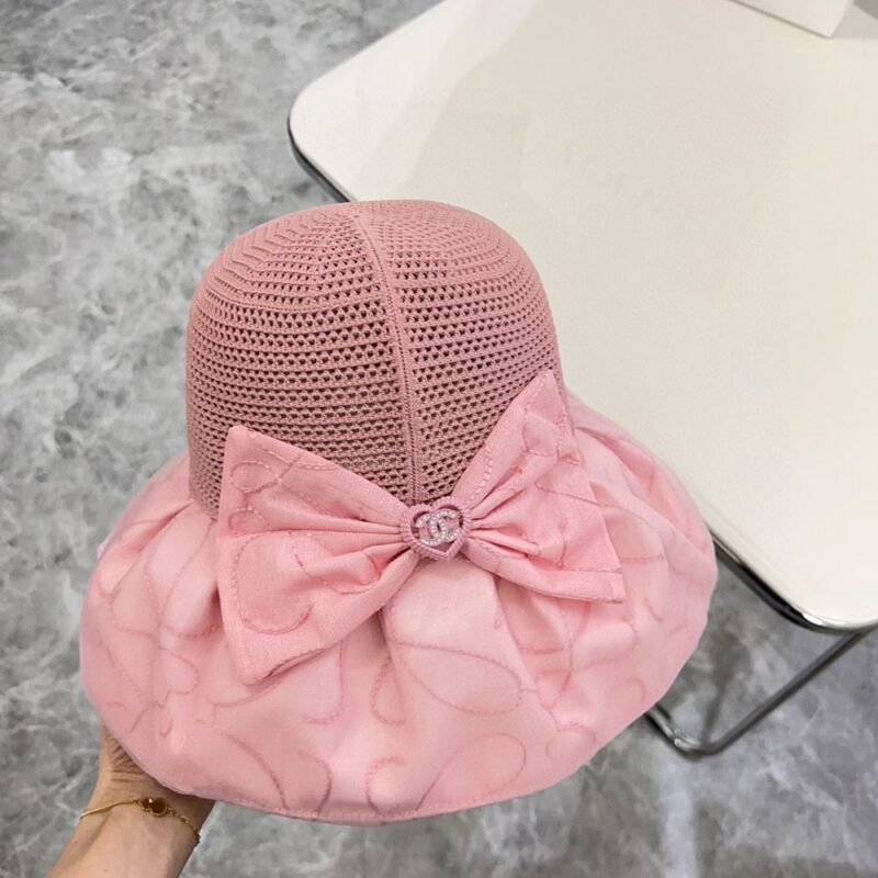 【AT1697】CHANEL（シャネル）の2024新作の大きなつばと折りたたみ式の日よけフィッシャーハット~シンプルで洗練された🔅小香風の日よけ効果は抜群で、適当に折りたたんでも形が崩れません。
