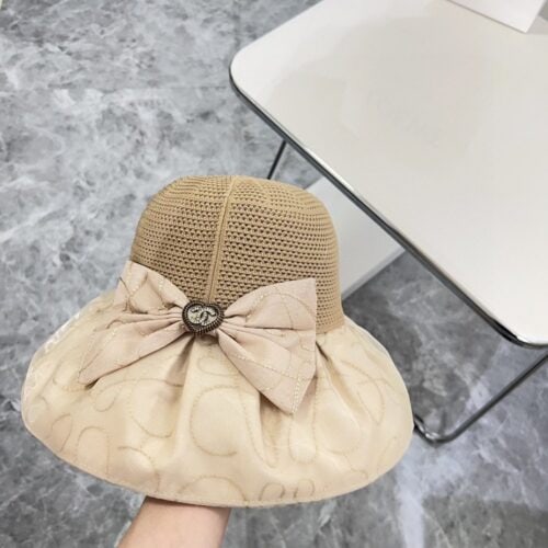 【AT1698】💛防塵袋付き【CHANELシャネル】2024年モデルの大きなつばが折りたためる日除けフィッシャーマンハット ～シンプルで上品な🔅シャネル風日除け帽子、日焼け効果が抜群、自在に折りたたんでも形が崩れない