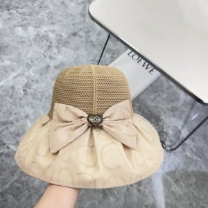 【AT1698】💛防塵袋付き【CHANELシャネル】2024年モデルの大きなつばが折りたためる日除けフィッシャーマンハット ～シンプルで上品な🔅シャネル風日除け帽子、日焼け効果が抜群、自在に折りたたんでも形が崩れない