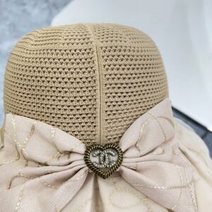 【AT1698】💛防塵袋付き【CHANELシャネル】2024年モデルの大きなつばが折りたためる日除けフィッシャーマンハット ～シンプルで上品な🔅シャネル風日除け帽子、日焼け効果が抜群、自在に折りたたんでも形が崩れない