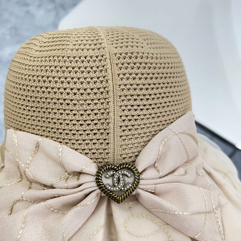 【AT1698】💛防塵袋付き【CHANELシャネル】2024年モデルの大きなつばが折りたためる日除けフィッシャーマンハット ～シンプルで上品な🔅シャネル風日除け帽子、日焼け効果が抜群、自在に折りたたんでも形が崩れない