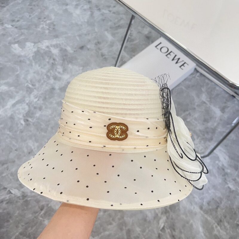 【AT1700】シャネル（Chanel）の2024年の新作オーガンザドット柄のリゾートスタイルのペンハット、ストリートや旅行用の一品。