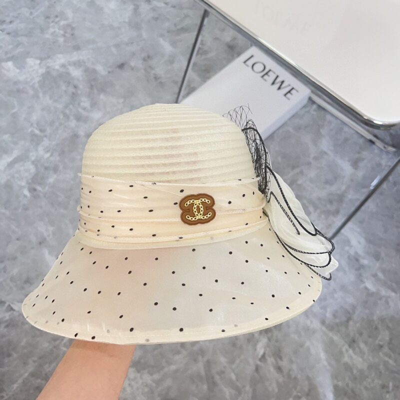 【AT1700】シャネル（Chanel）の2024年の新作オーガンザドット柄のリゾートスタイルのペンハット、ストリートや旅行用の一品。