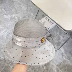 【AT1703】【シャネル】2024年の新作オーガンジーサンドットリゾートハット、ストローハット。街や旅行で使用するアイテム。