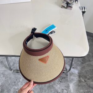 【AT1720】PRADA（プラダ）2024年の夏の新作、カラーブロックの高品質な編み込み素材のサンハットが登場しました。男女兼用で、日差しや紫外線からお肌を守ります。