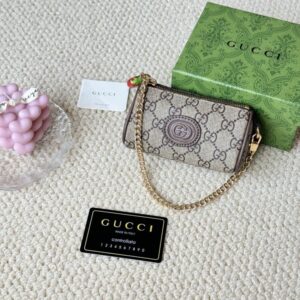 【AT1728】GUCCI/グッチの新しい女性用クリーム/ウッドカラーの帆布製イチゴのジッパーコインケース