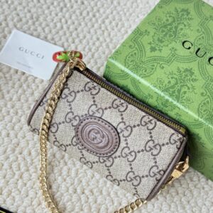 【AT1728】GUCCI/グッチの新しい女性用クリーム/ウッドカラーの帆布製イチゴのジッパーコインケース